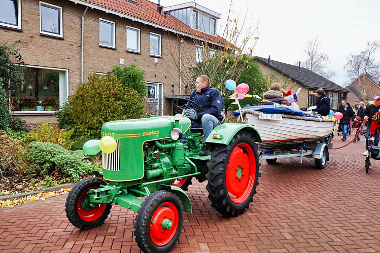 Aankomst van de Sint en zijn Zwarte Pieten in Waarder_026